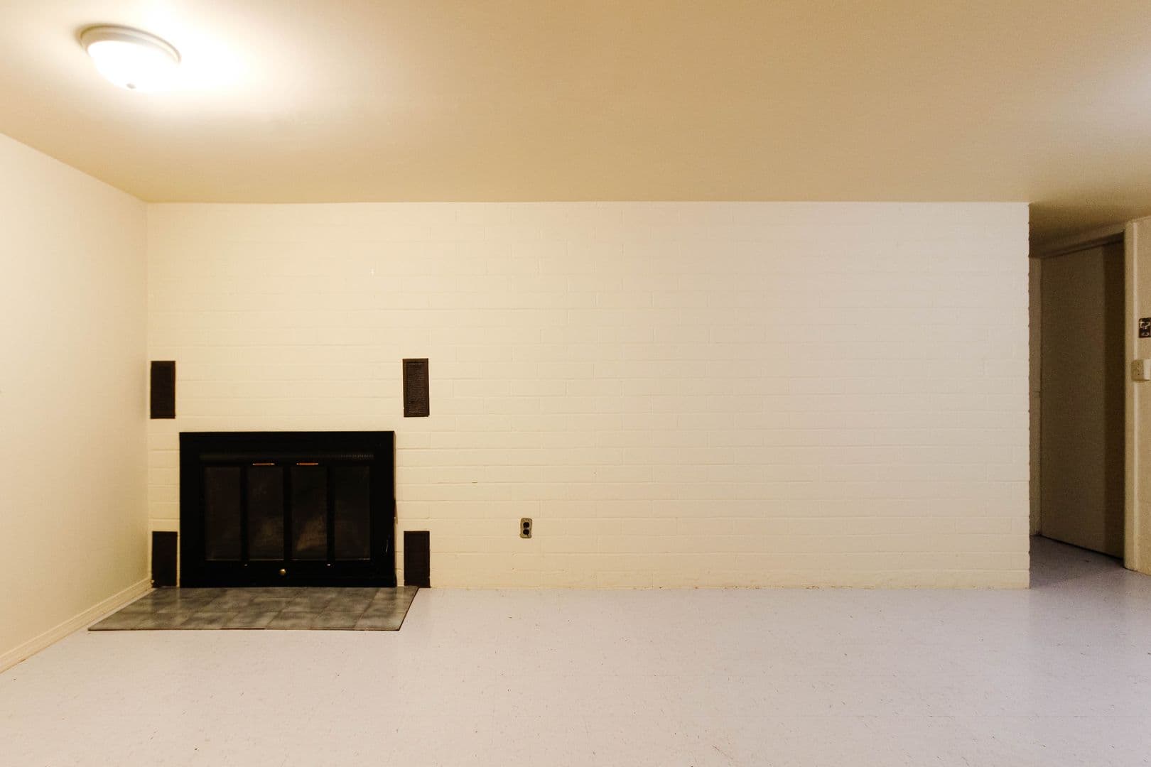 Muncie Apartment: 1506 W White River Blvd. - Apt B.