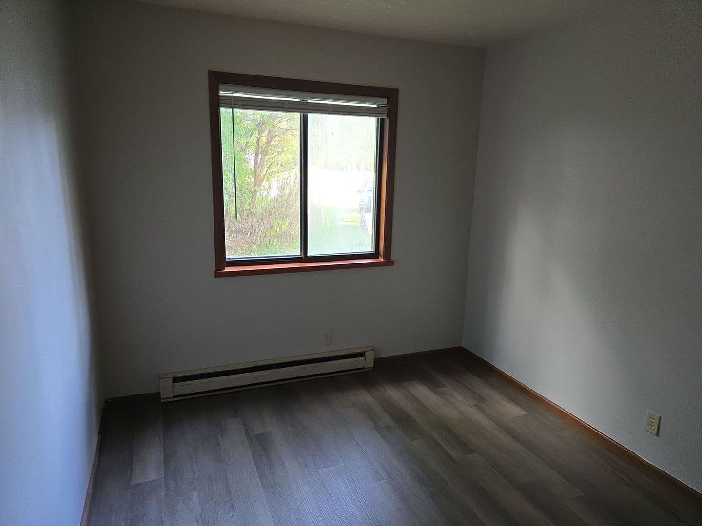 Woodburn Apartment: 22156 Maple Court