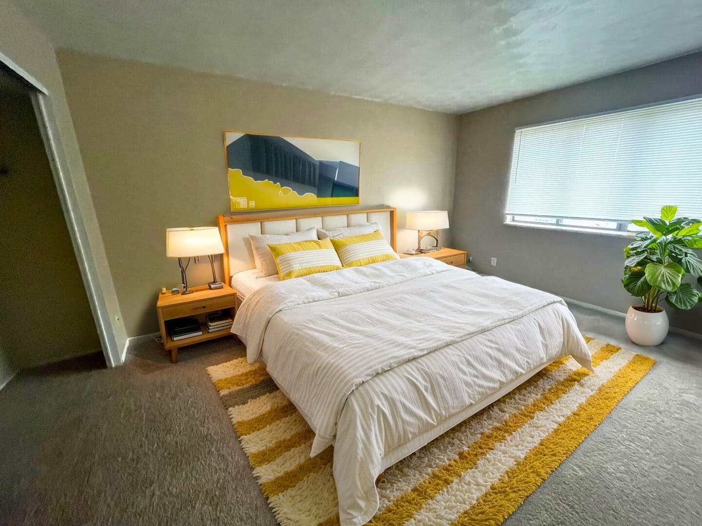Muncie Apartment: 720 W Centennial Ave