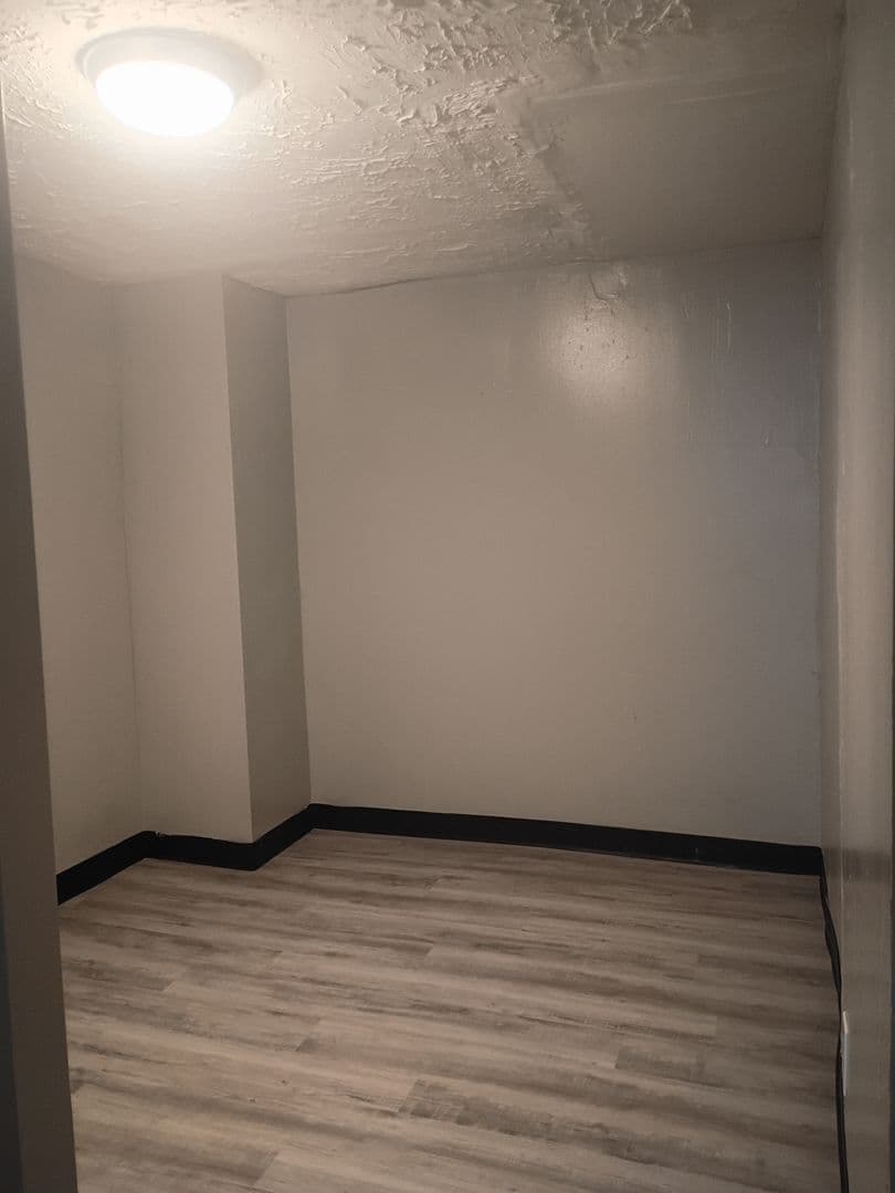 Muncie Apartment: 502 & 502 1/2 S Mound St
