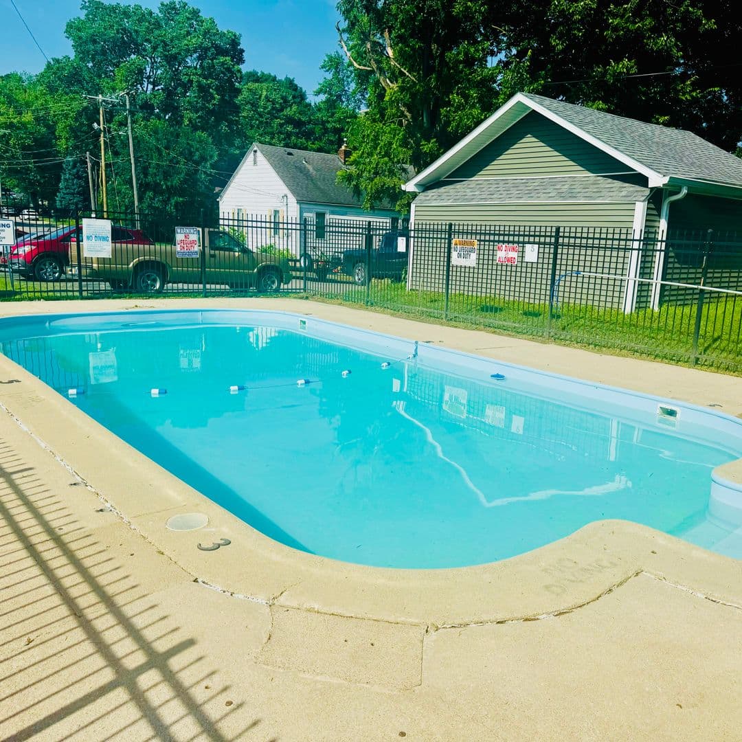 Muncie Apartment: 808 W Riverside Ave