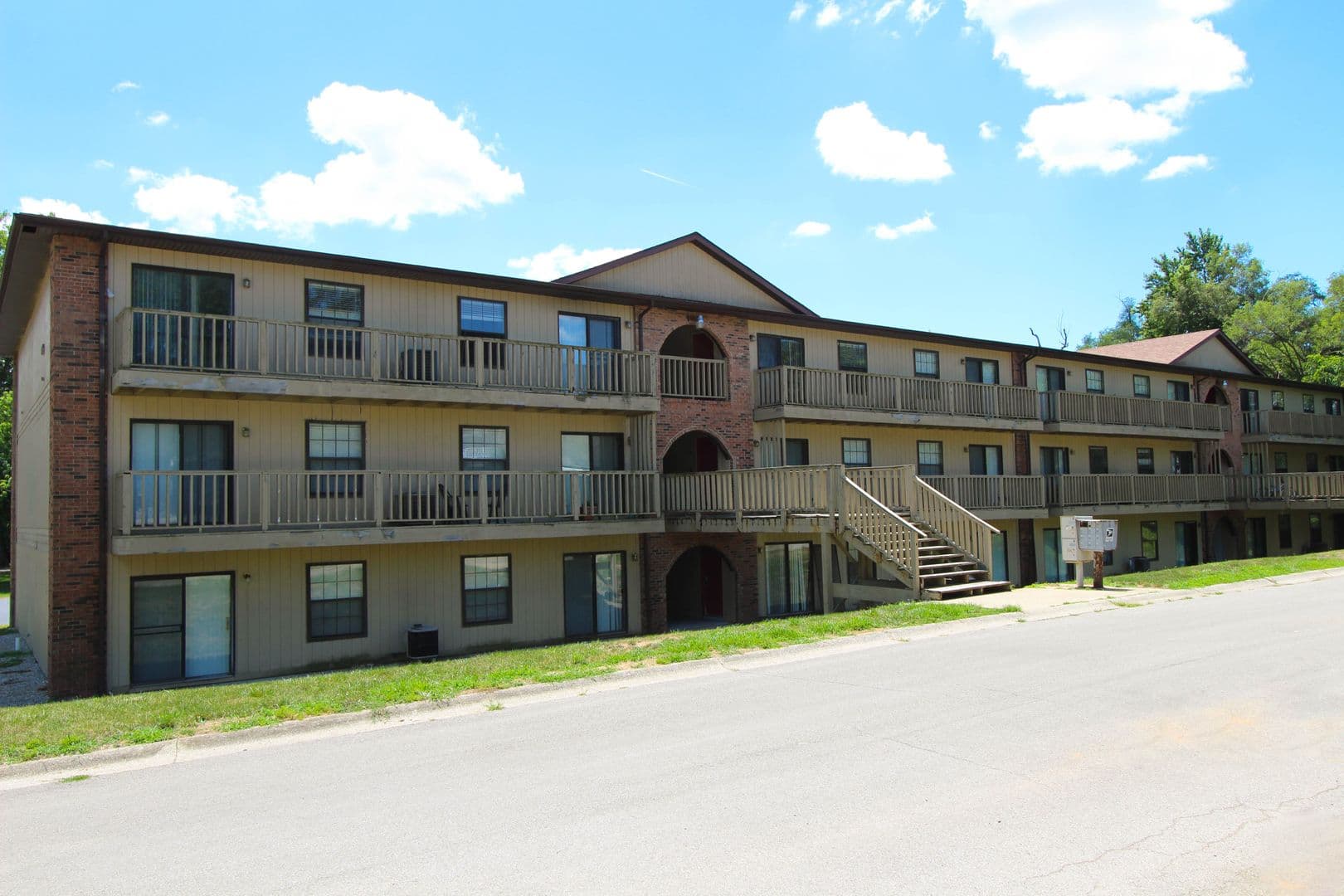 Muncie Apartment: 1001 W Wayne Street #102