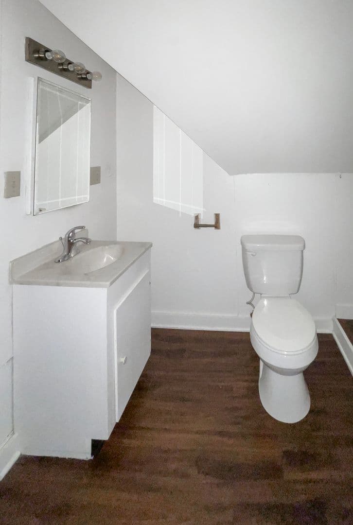 Muncie Apartment: 815 W University Ave