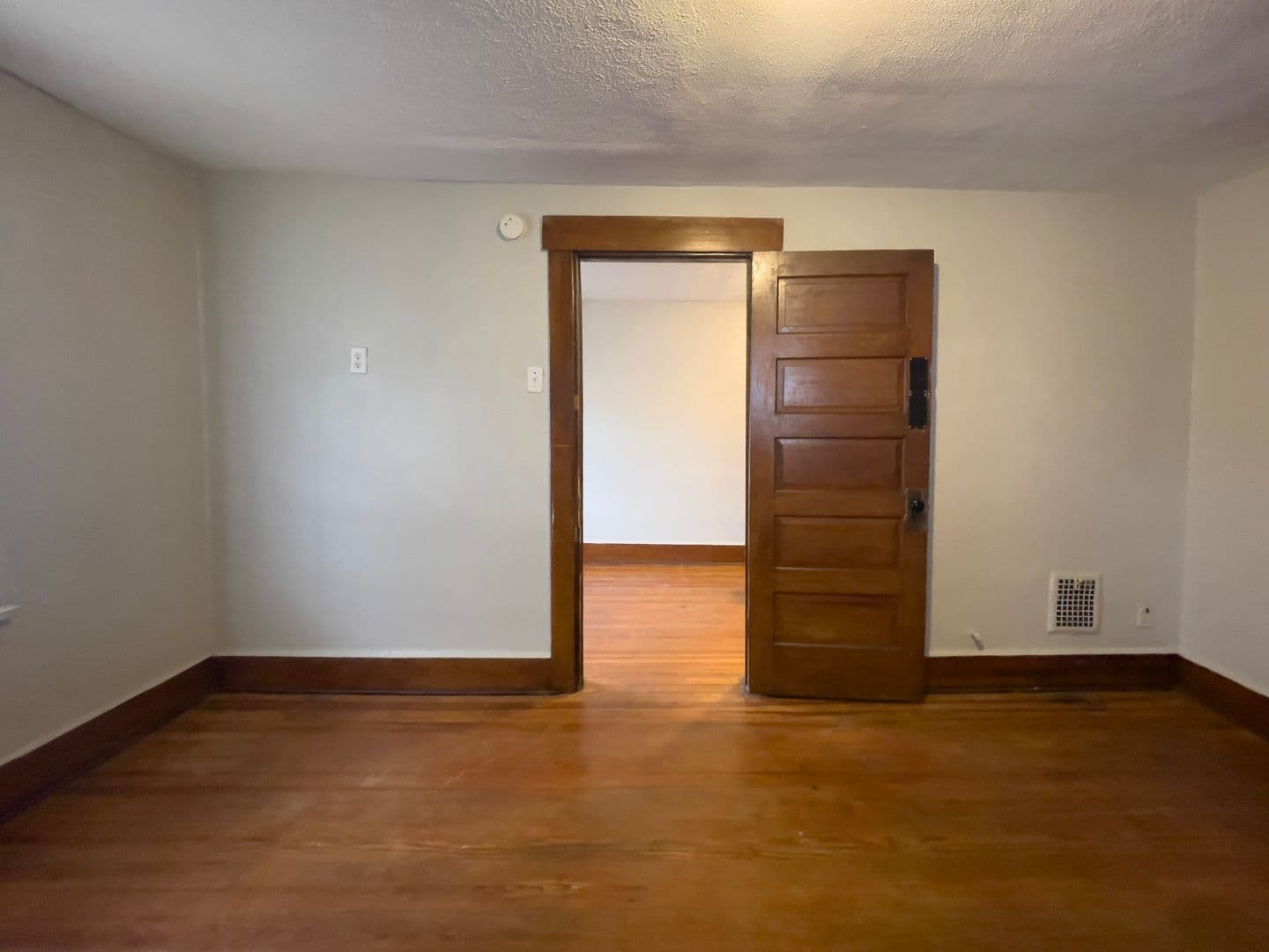 Muncie House: 1405 W Jackson St