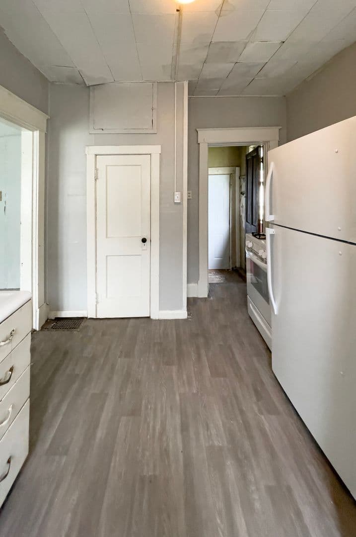 Muncie Apartment: 218 S Martin Ave