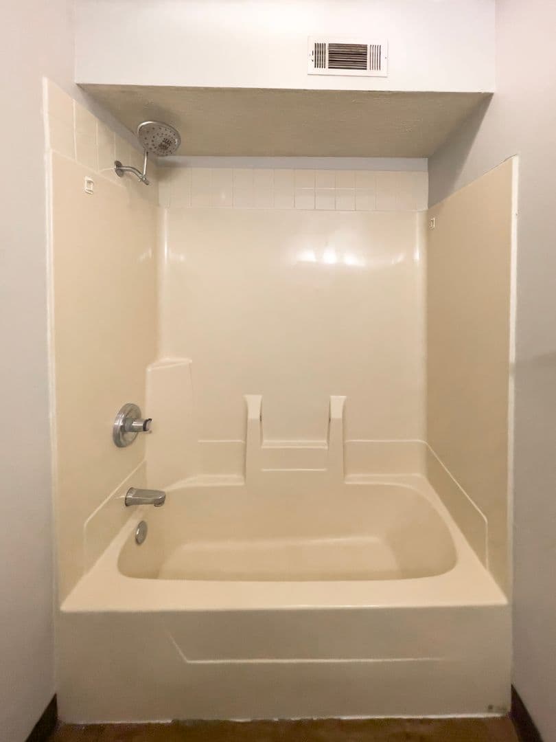 Muncie Apartment: 2015 W Godman Ave