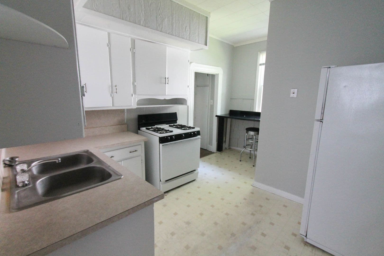 Muncie Apartment: 830 W North St.