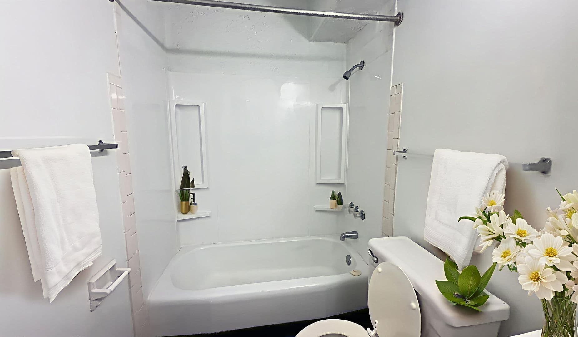Muncie Apartment: 720 W Centennial Ave