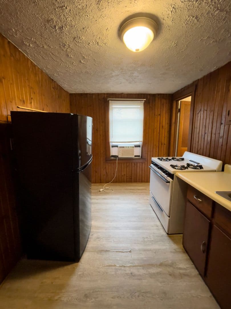 Muncie Apartment: 808 W Beechwood Ave.