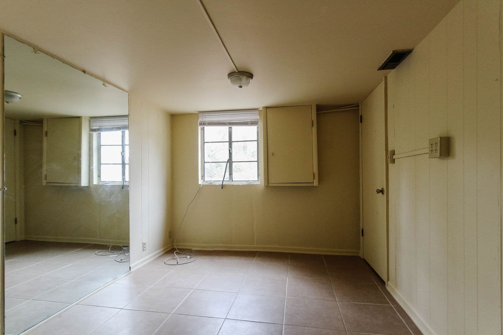 Muncie Apartment: 1506 W White River Blvd. - Apt B.