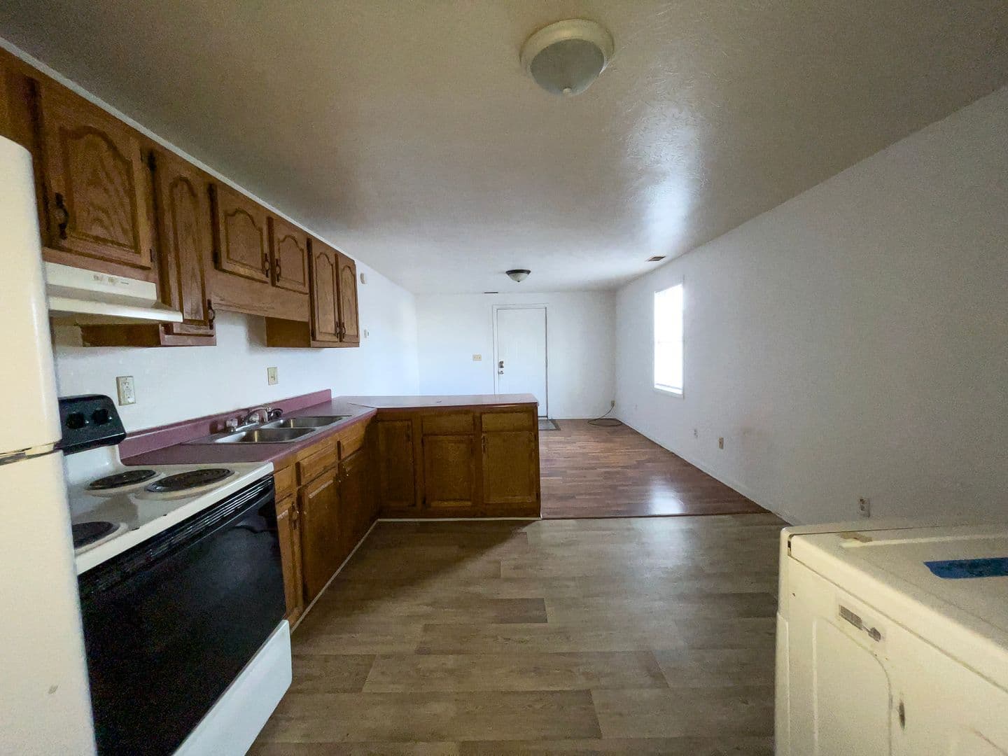 Muncie Apartment: 114 E 8th St
