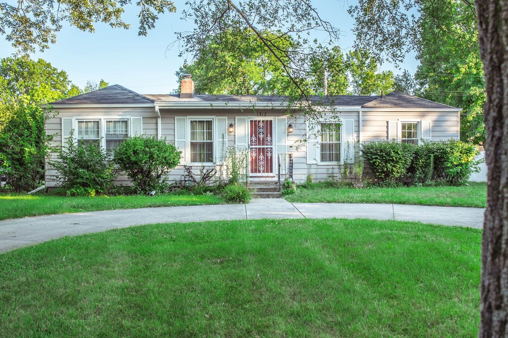 Muncie House: 1312 N Woodridge Ave