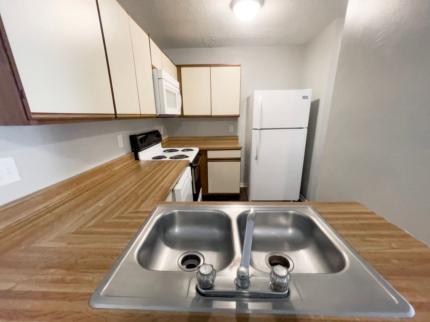 Muncie Apartment: 1001 W Wayne Street #102