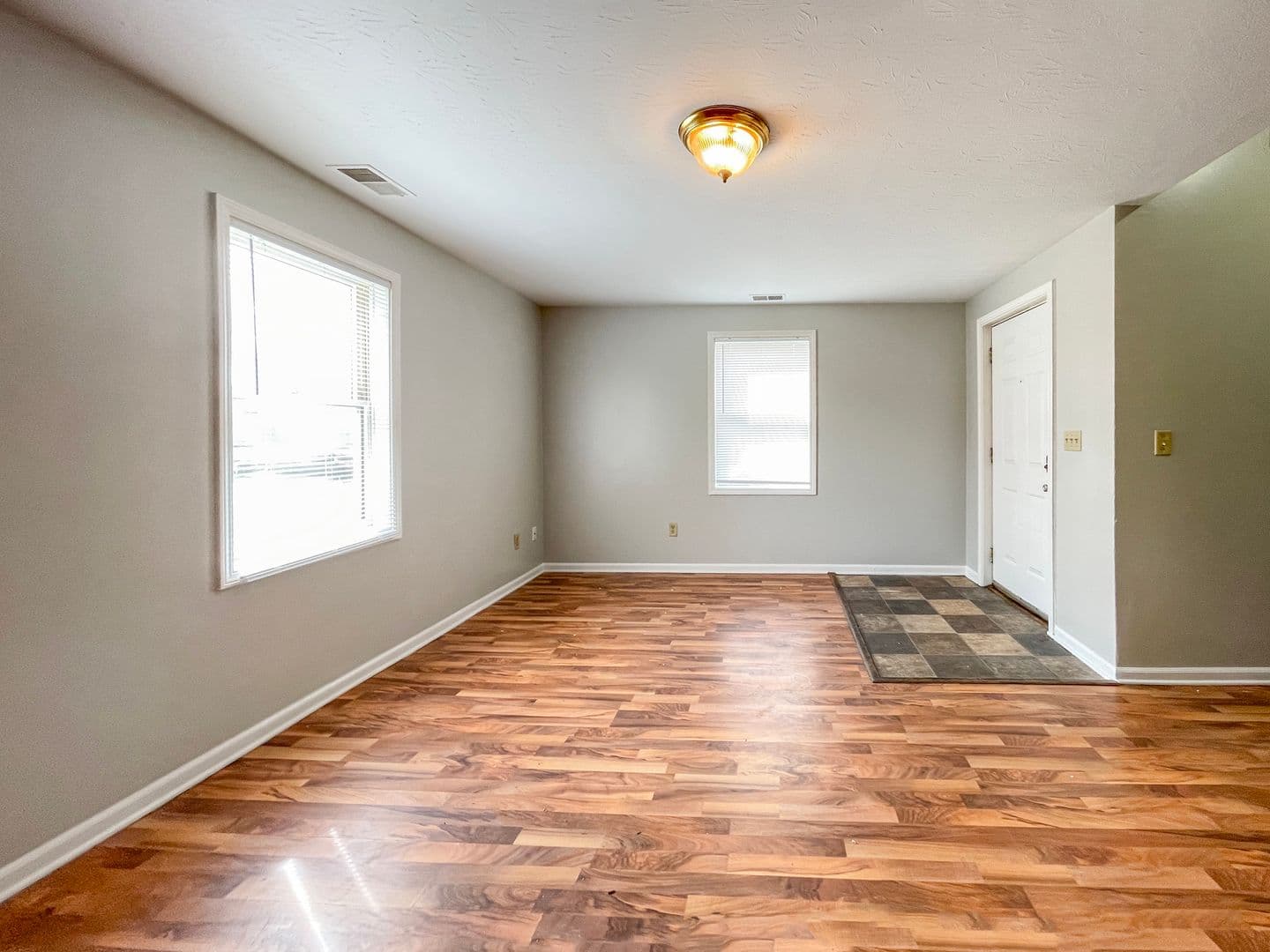 Muncie Apartment: 114 E 8th St