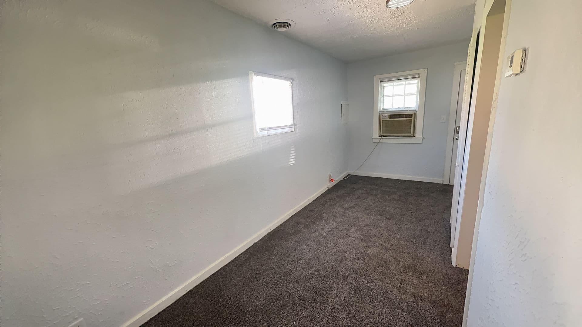 Muncie Apartment: 1921 & 1923 S Hackley St