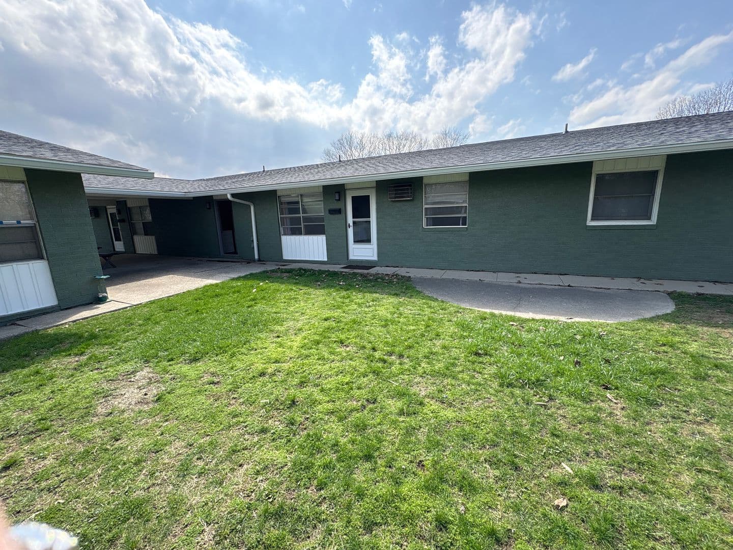 Muncie Apartment: 2310 N Oakwood Ave