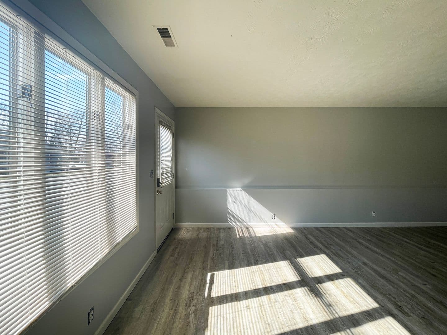 Muncie Apartment: 9012 W Jackson St
