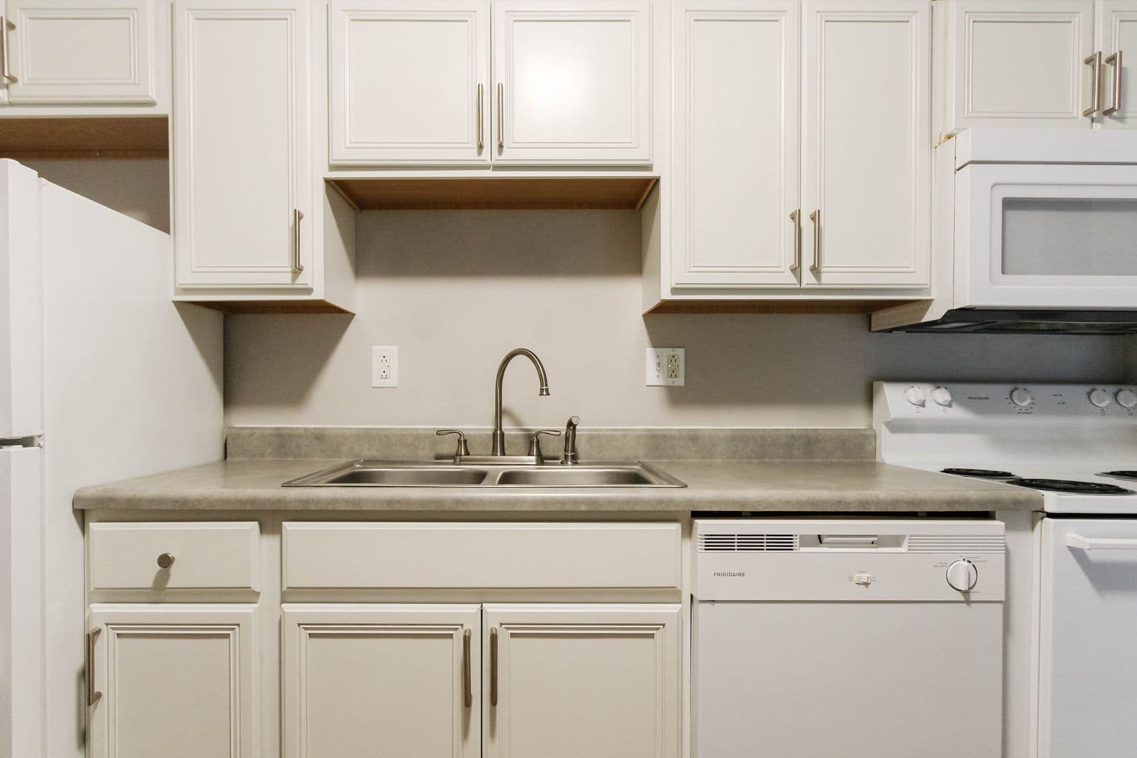 Muncie Apartment: 1408 W White River Blvd