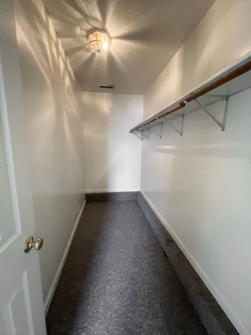 Muncie Apartment: 9011 W Jackson St