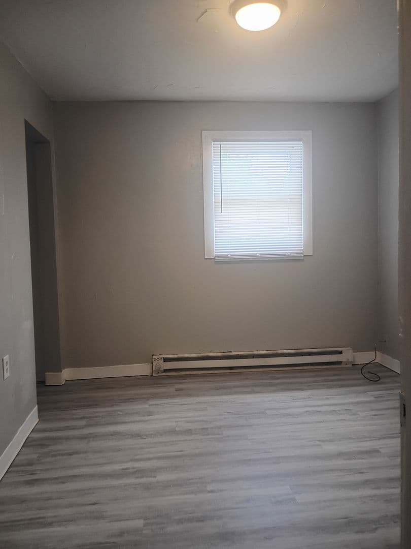 Muncie Apartment: 502 & 502 1/2 S Mound St