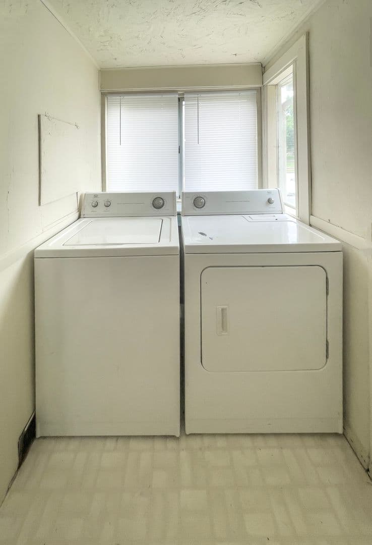 Muncie Apartment: 826 W Ashland Ave
