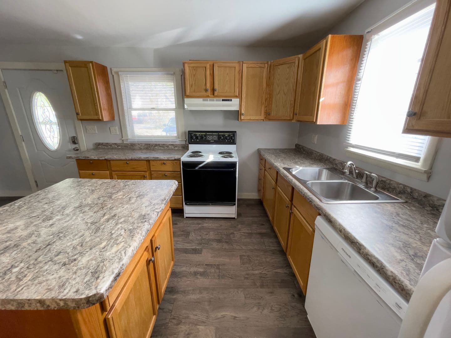 Muncie Apartment: 204 N Dill St
