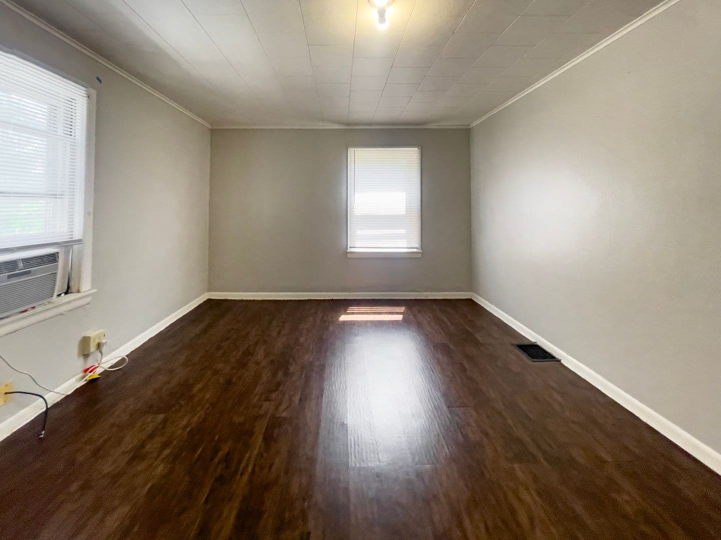 Muncie Apartment: 824 W University Ave.