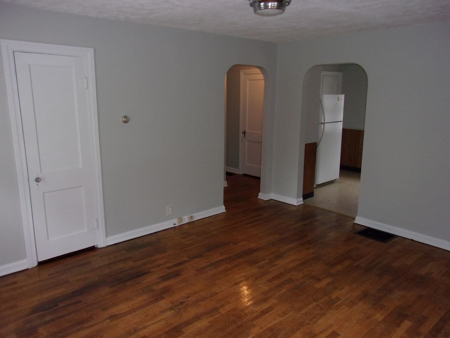 Muncie Apartment: 328 1/2 S. Talley Ave.