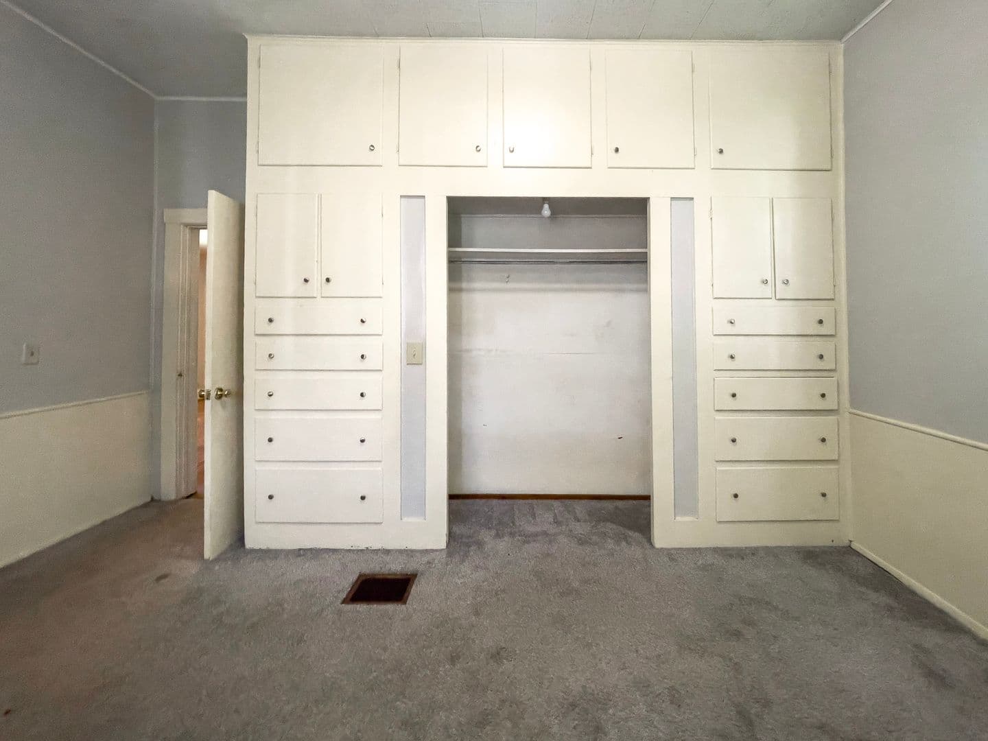 Muncie Apartment: 815 W University Ave
