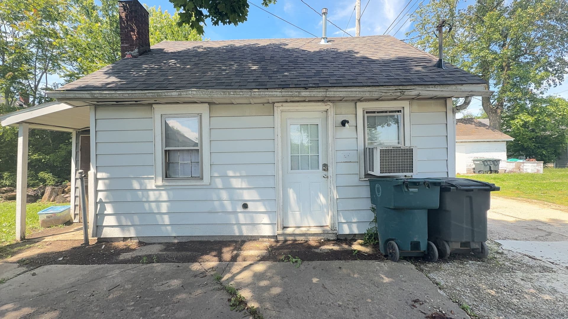 Muncie Apartment: 1921 & 1923 S Hackley St