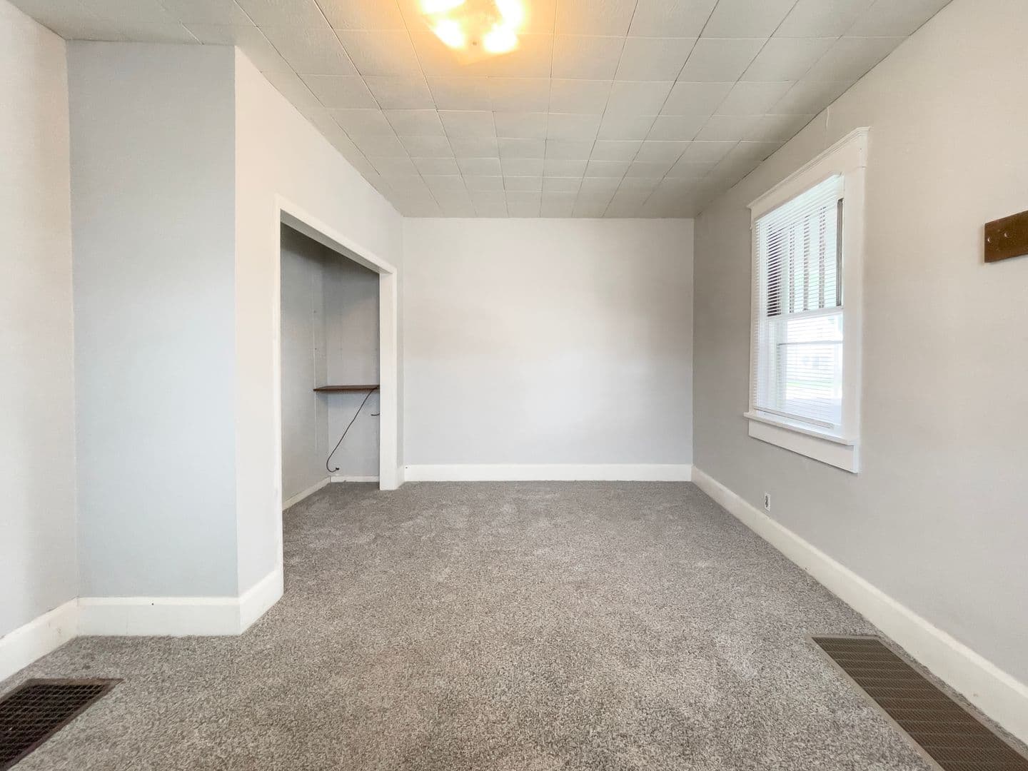 Muncie Apartment: 218 S Martin Ave