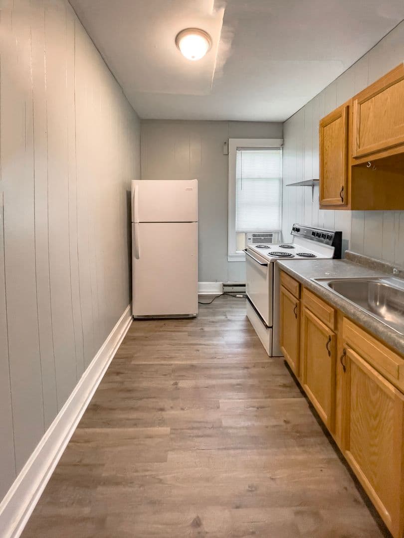 Muncie Apartment: 216 N McKinley Ave.