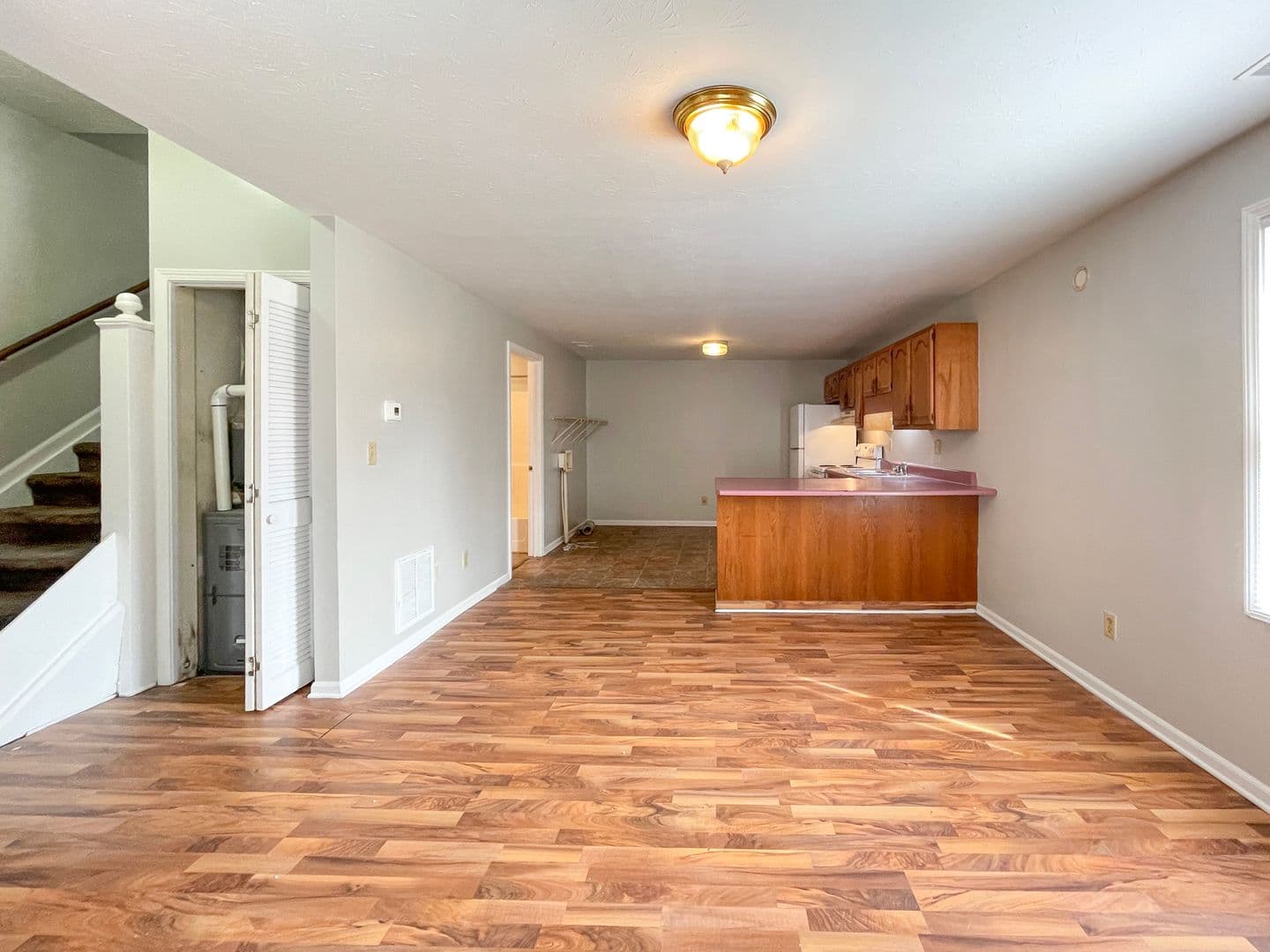 Muncie Apartment: 114 E 8th St