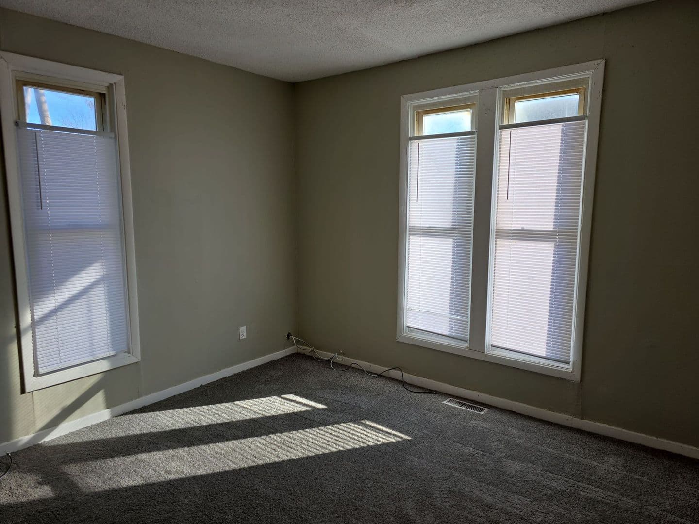 Muncie House: 320 E 9th St.