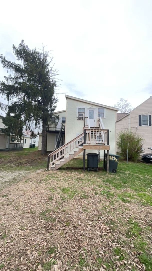 Muncie Apartment: 111 S Dicks St. - 111 1/2 S Dicks St.