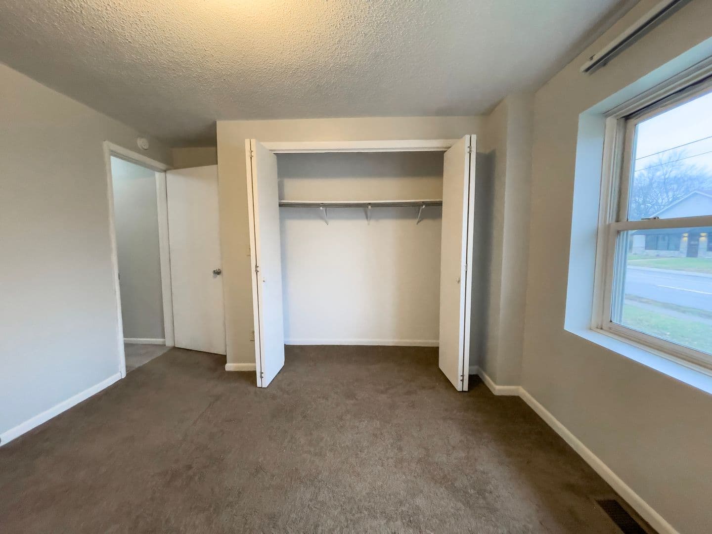 Muncie Apartment: 1409 W Jackson St