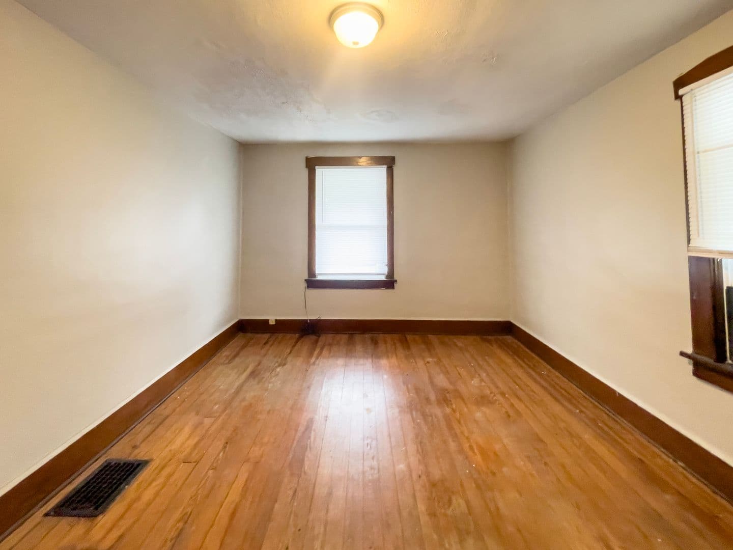 Muncie House: 1405 W Jackson St