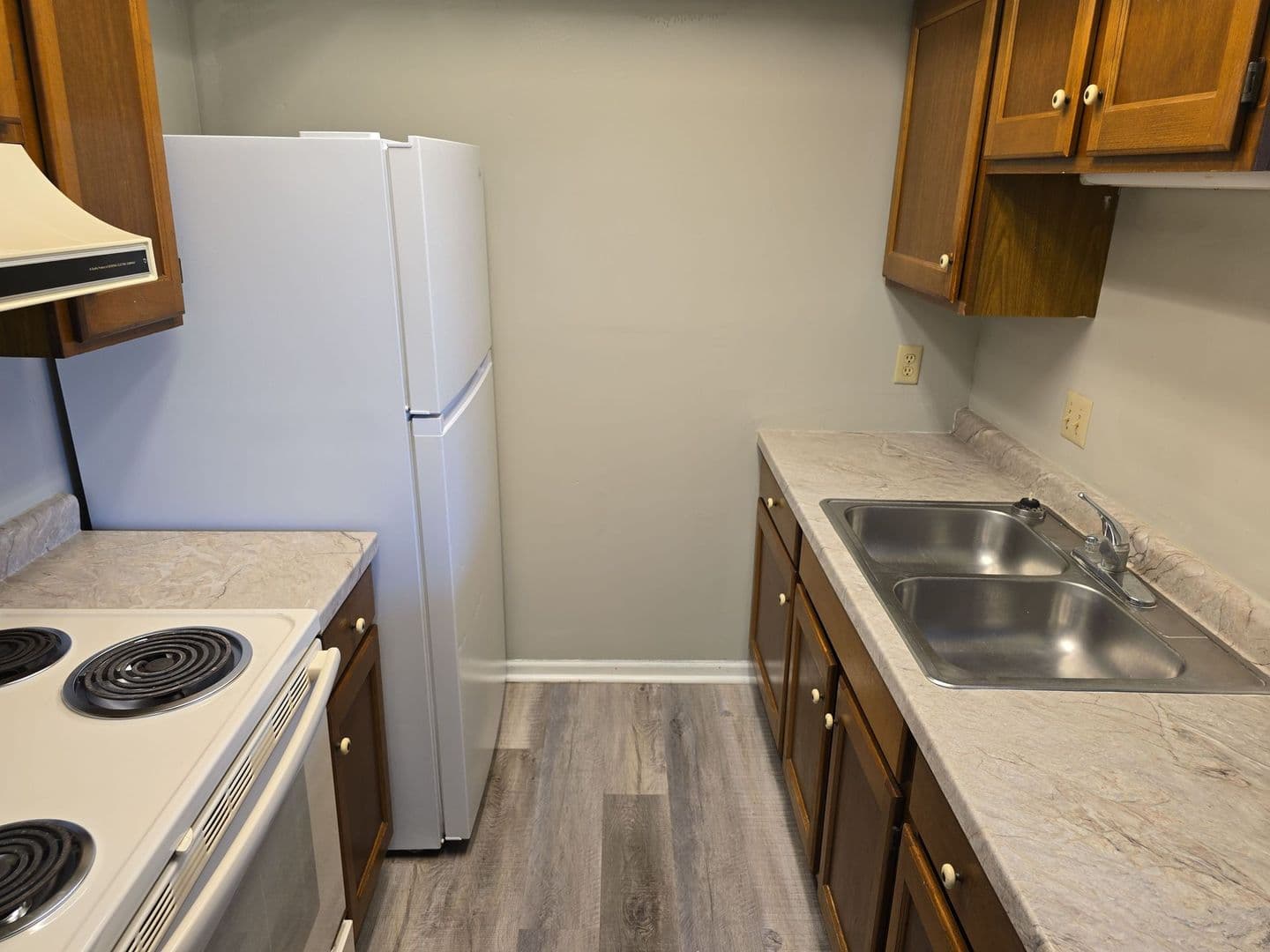 Woodburn Apartment: 22156 Maple Court