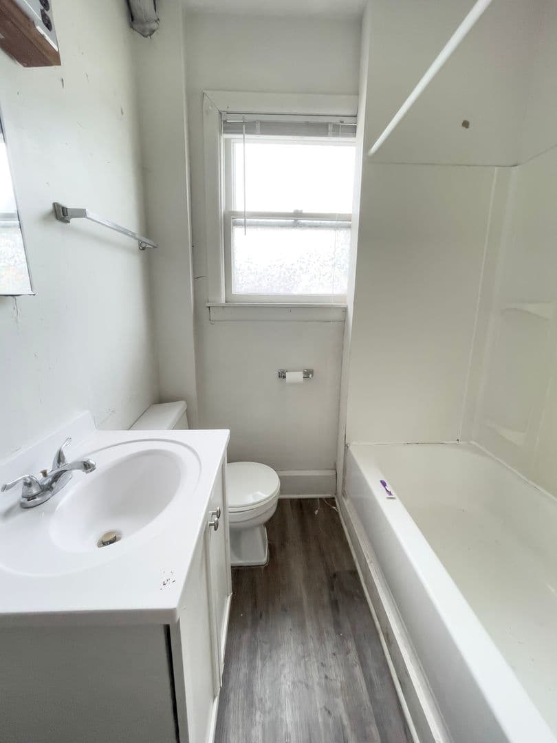 Muncie Apartment: 824 W University Ave.