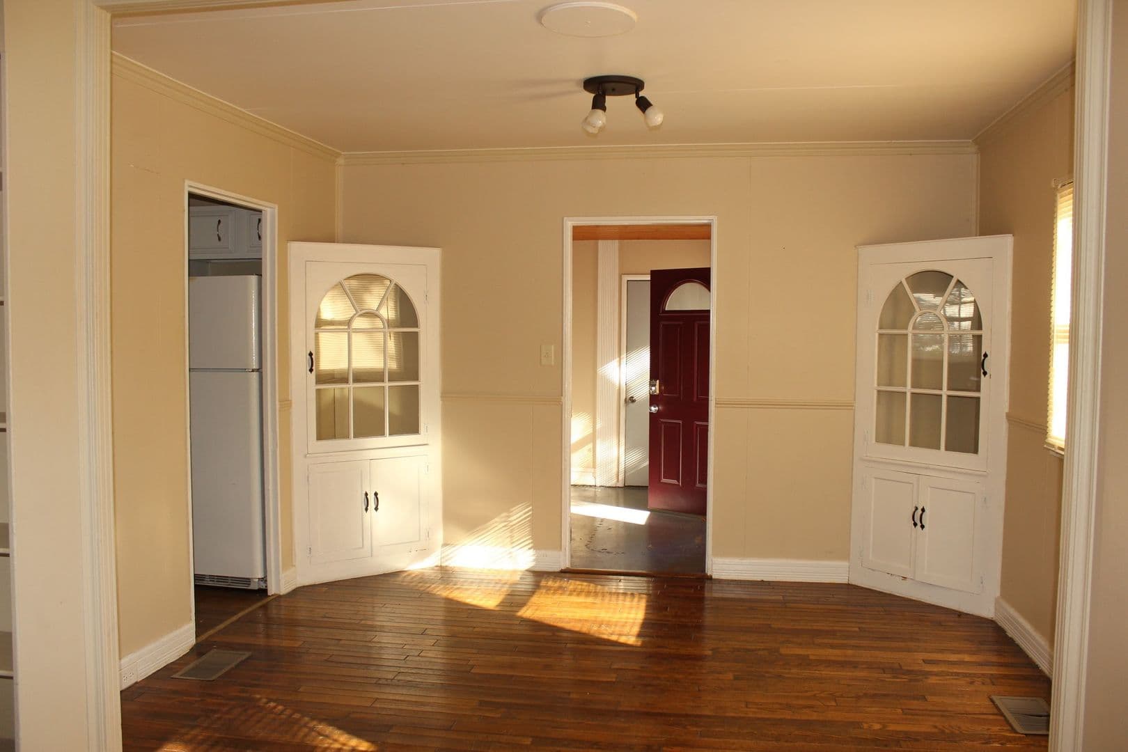 Muncie House: 2100 W Parkway Dr