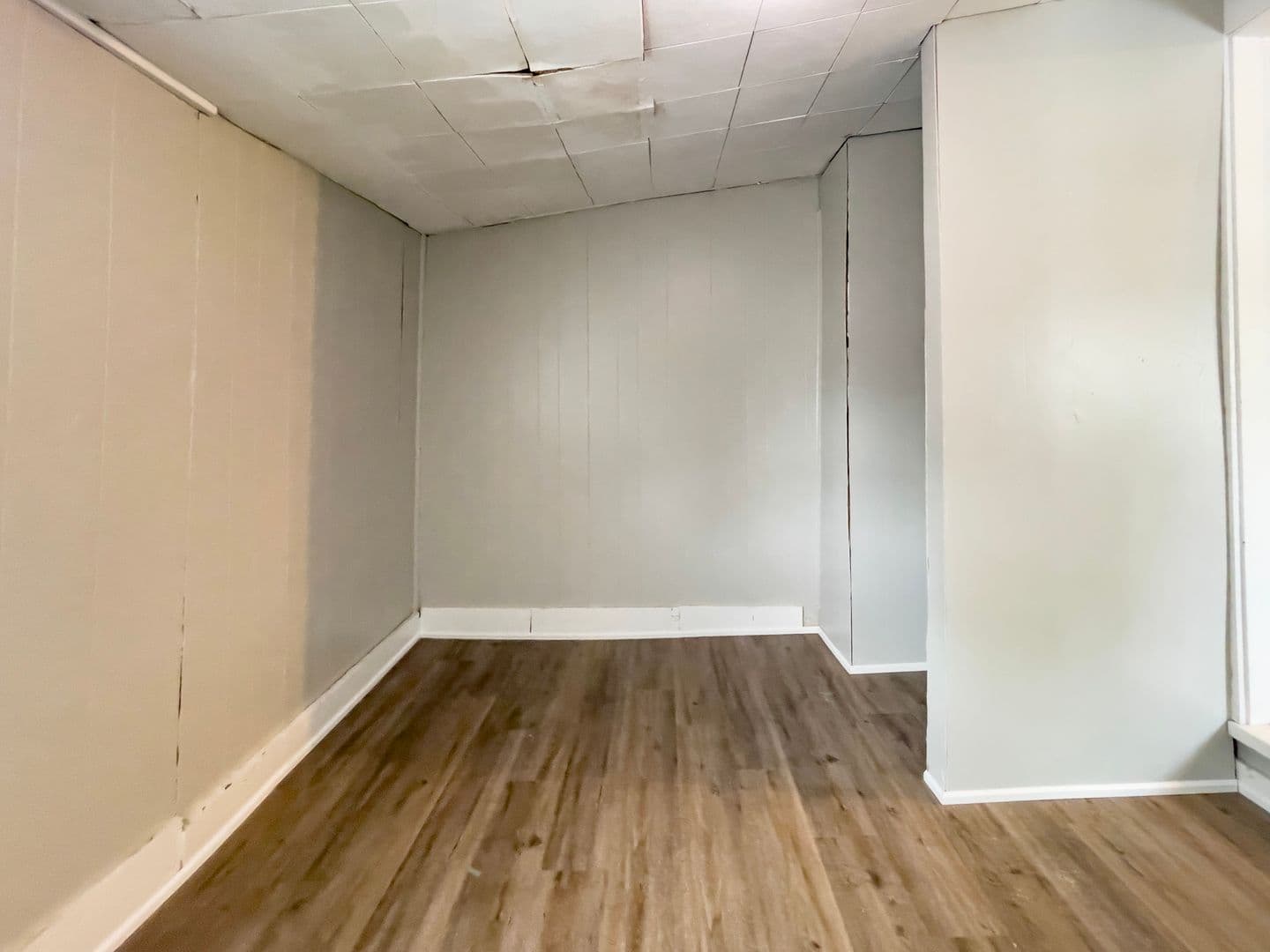 Muncie Apartment: 216 N McKinley Ave.