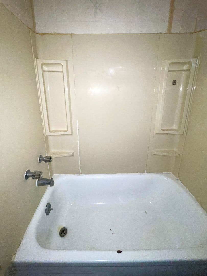 Muncie Apartment: 402 N Calvert St.