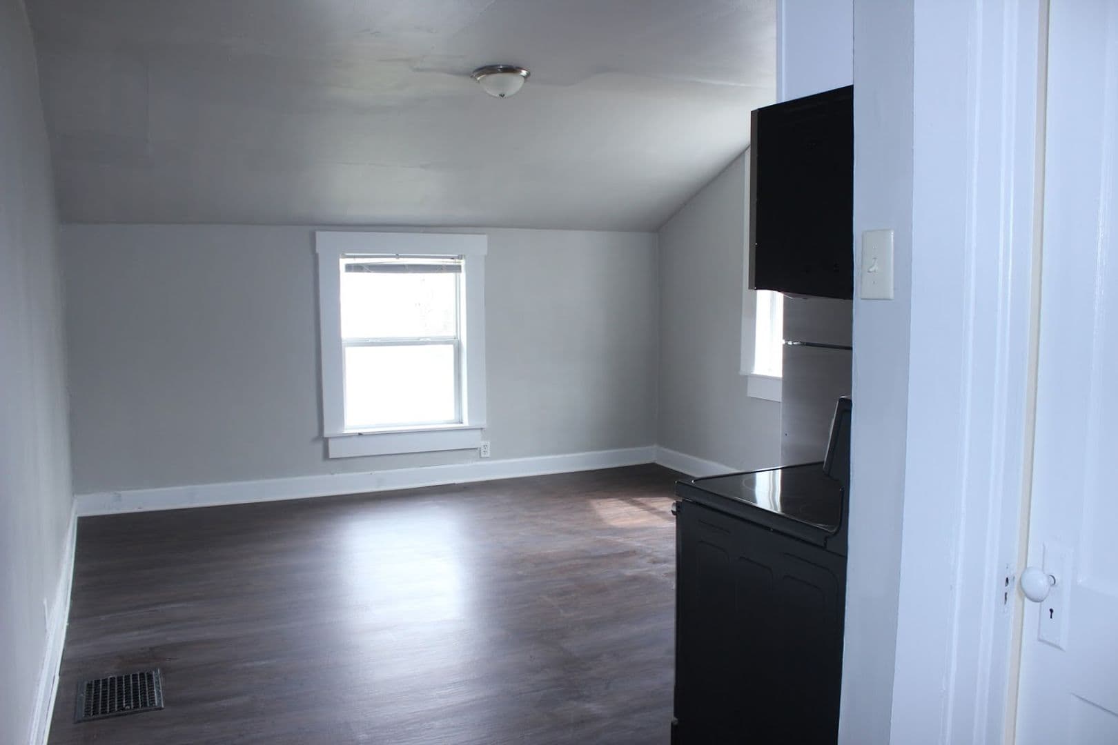 Muncie Apartment: 1507 1/2 W. Jackson St.
