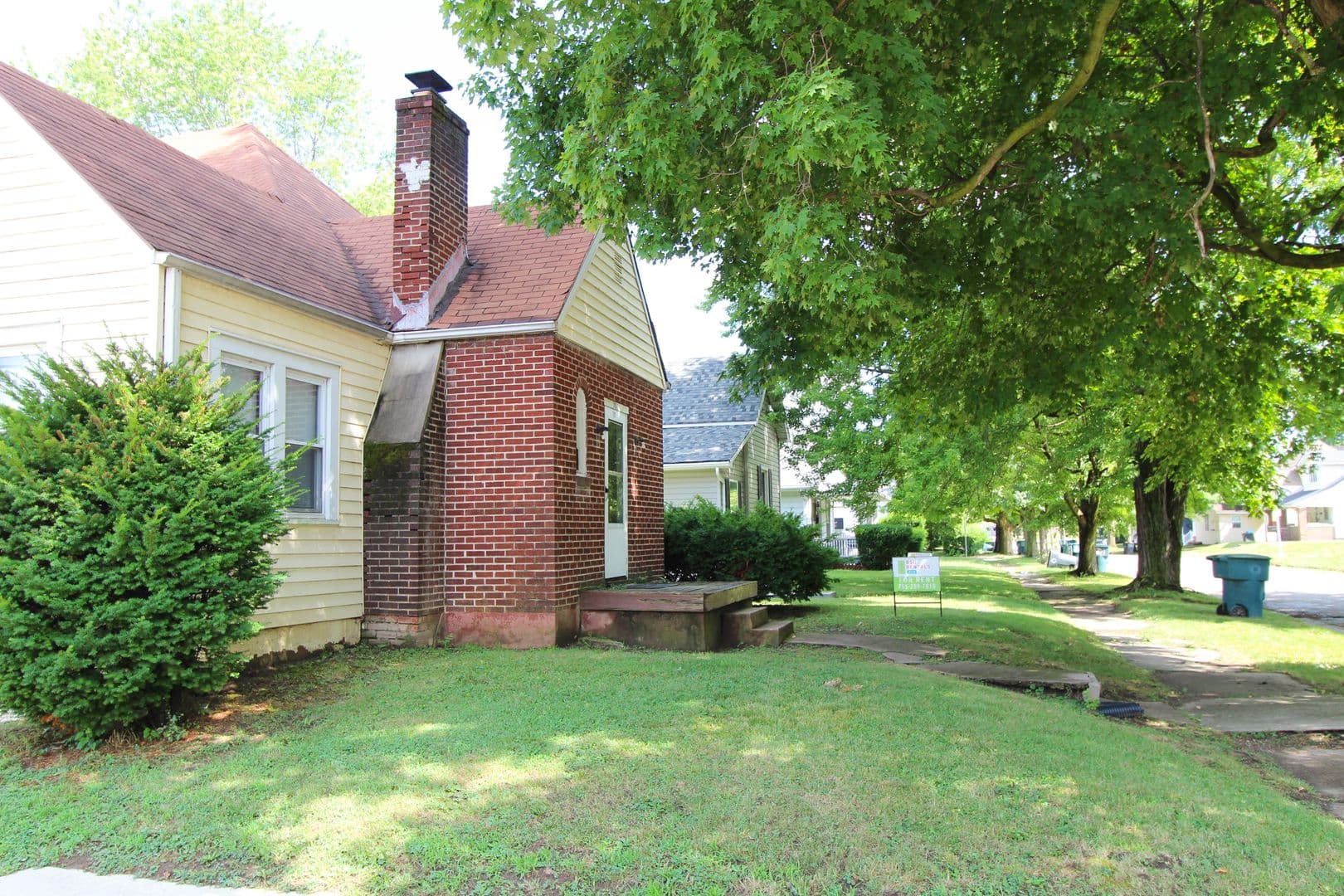Muncie House: 101 N Dill St