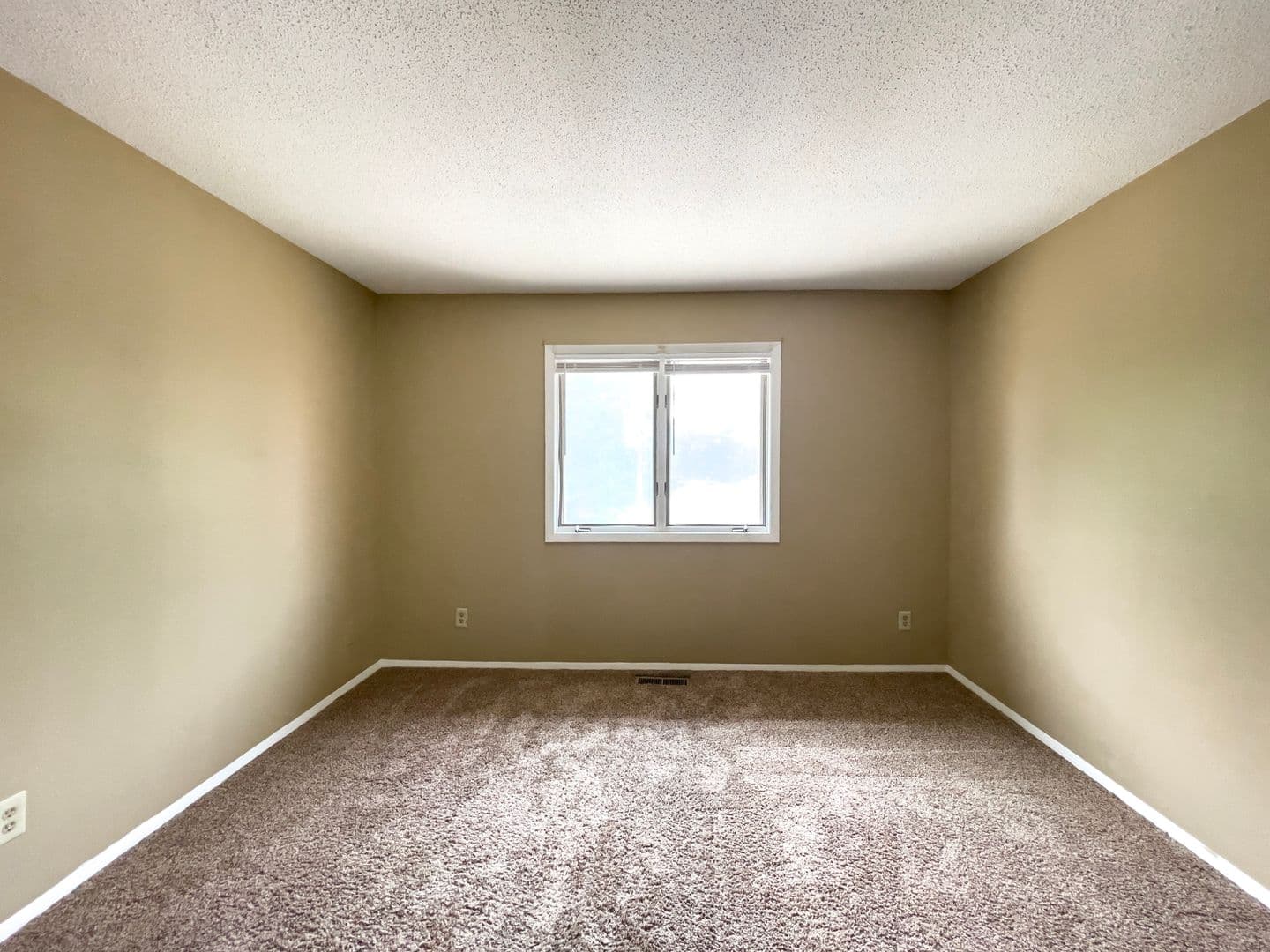 Muncie Apartment: 920 N. Linden St. Apt 3