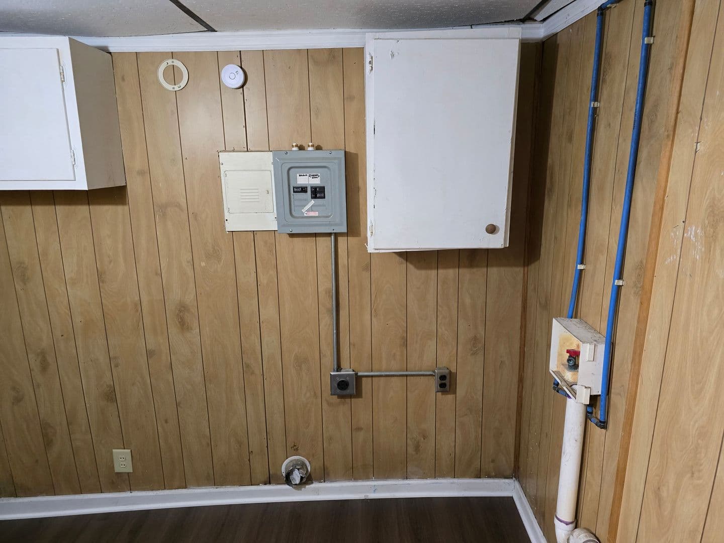 Muncie Apartment: 1519 E Washington St