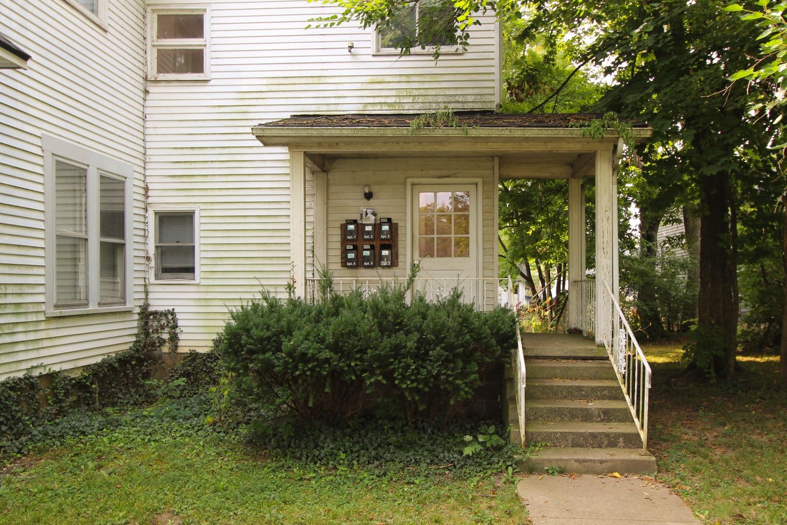 Muncie Apartment: 1517 W. Main St. Apt. 4