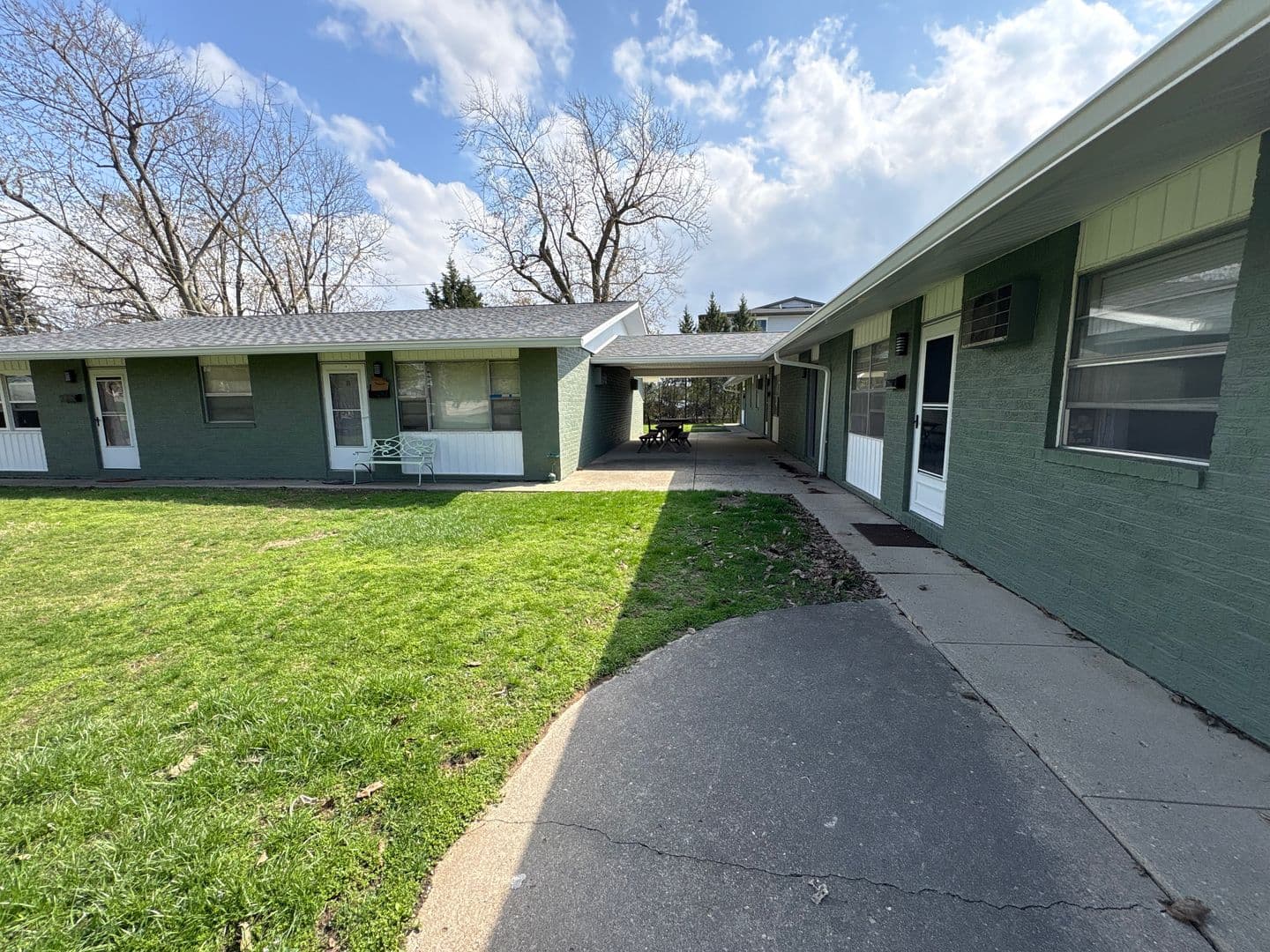 Muncie Apartment: 2310 N Oakwood Ave