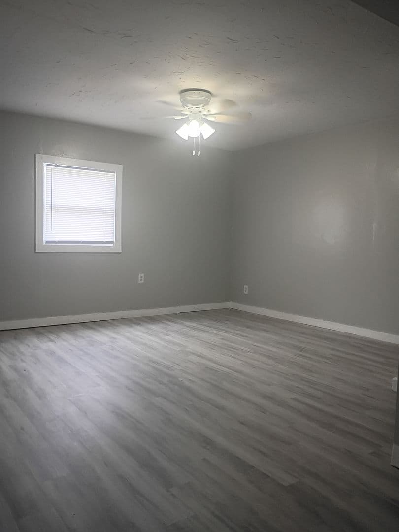 Muncie Apartment: 502 & 502 1/2 S Mound St