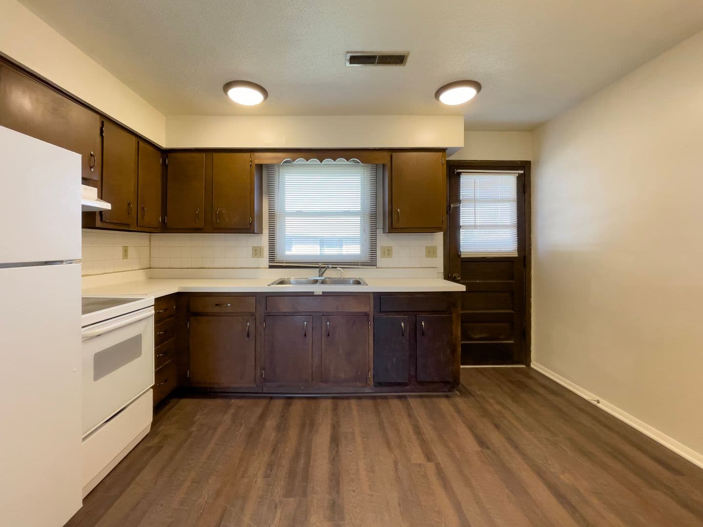 Yorktown Apartment: 2301 S Marsh Ave
